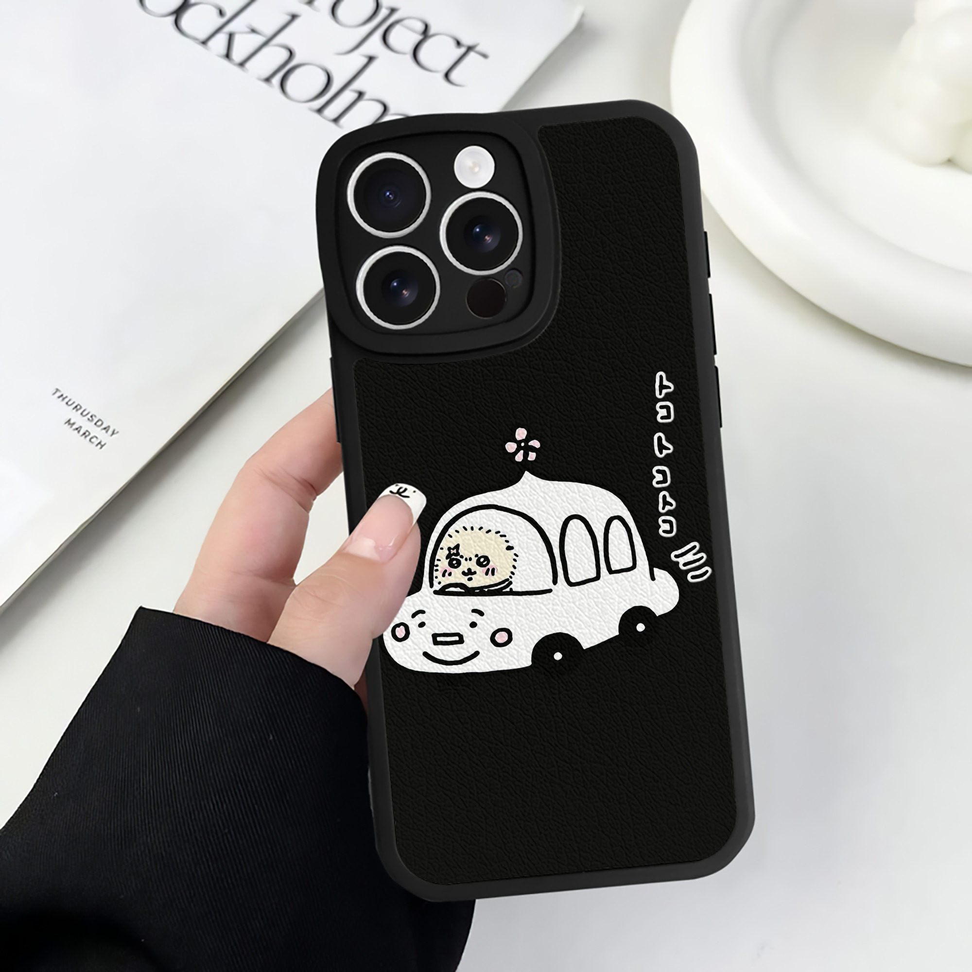 （画像用） ちいかわ ラッコ Chii-kawa Sea otter 【iPhone 16シリーズ対応】シリコンスマホケース（レザー調） 材質：シリコン